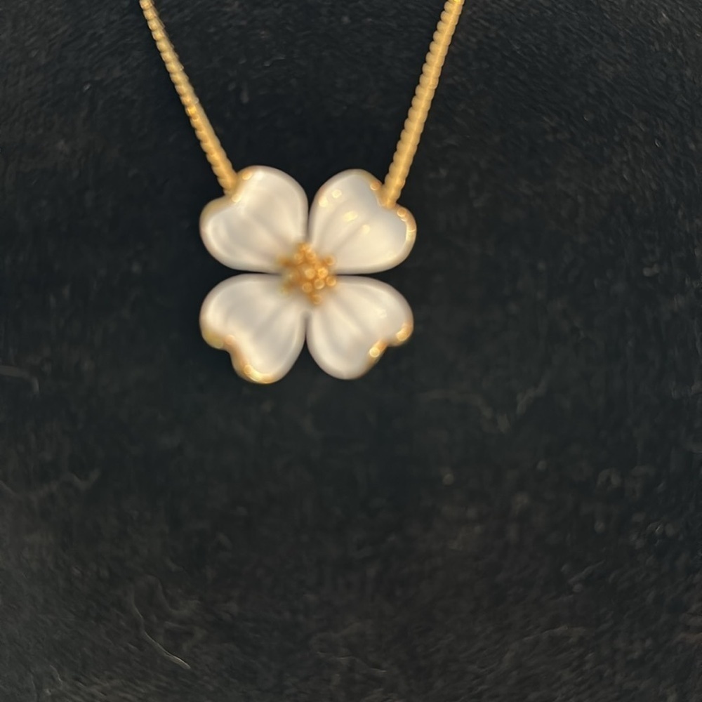Vintage Monet floral pendant necklace with a delicate gold-tone chain. - Picture 3 of 3